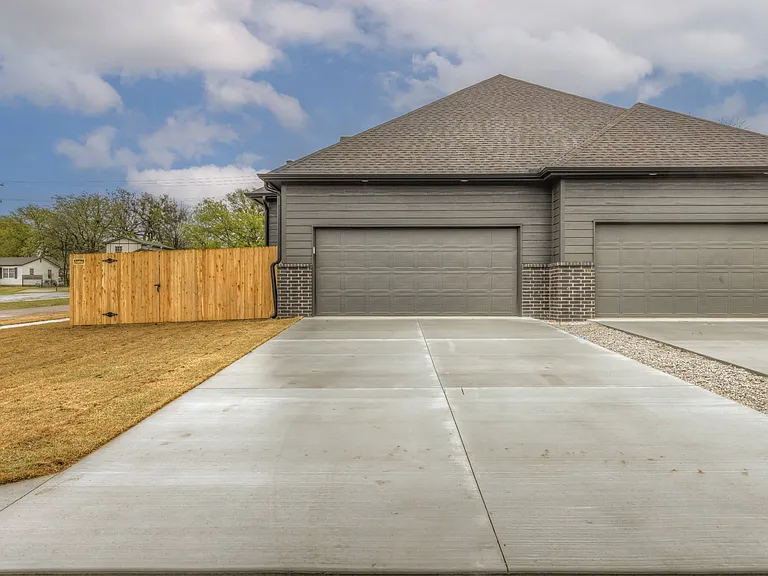 624 N Cedar Ave — Photo 35