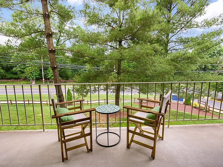 Streamside West Apartments — Photo 9