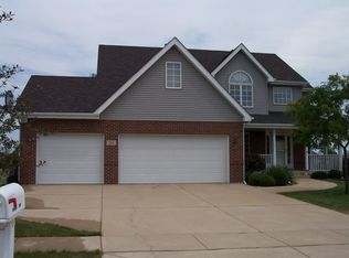705 Edgewater Dr, Minooka, IL 60447