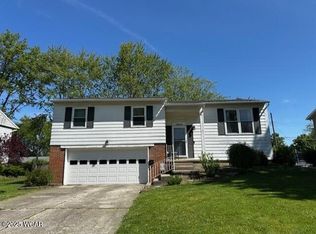 2958 Makley Dr, Lima, OH 45805