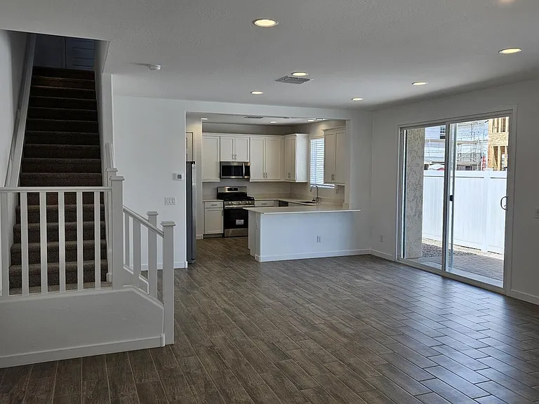 8310 E Prairie Ave — Photo 3