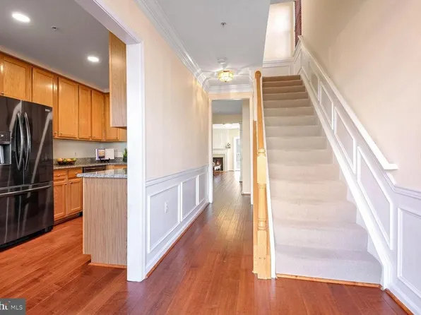 1324 Roundhouse Ln #1324, Alexandria, VA 22314