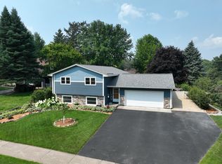 235 Oakwood Dr, Shoreview, MN 55126