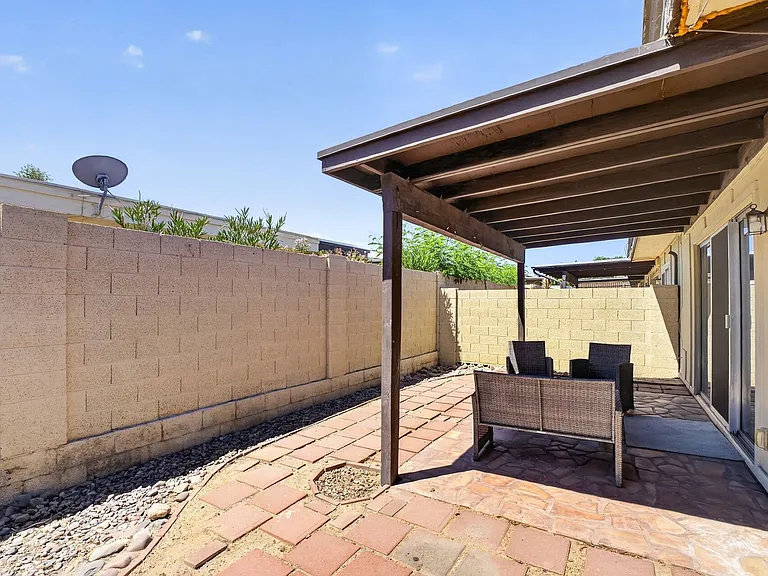 517 W Duke Dr — Photo 33