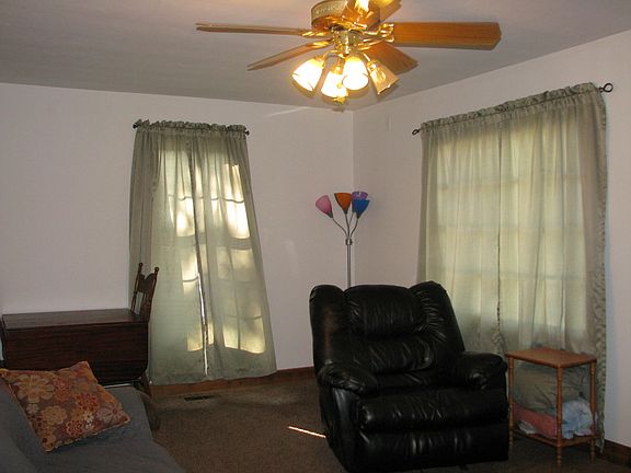 3rd image of 707 E Daggy St