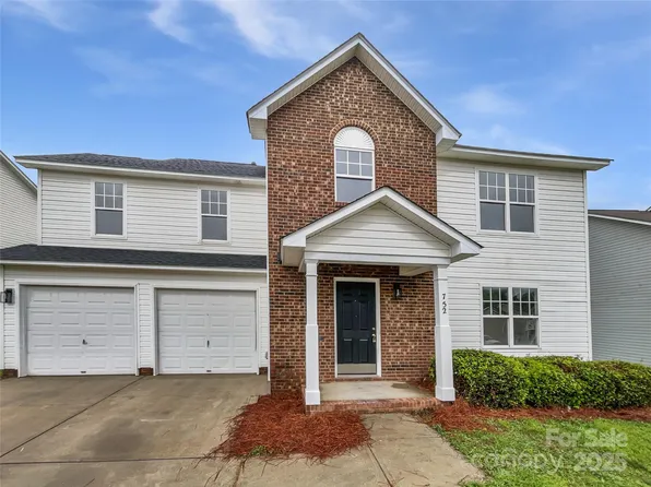 752 Raindrops Rd, Gastonia, NC 28054