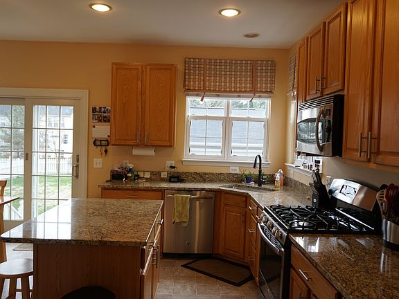5th image of 9896 Airedale Ct