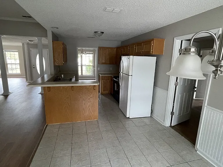 1952 Salisbury Way — Photo 11