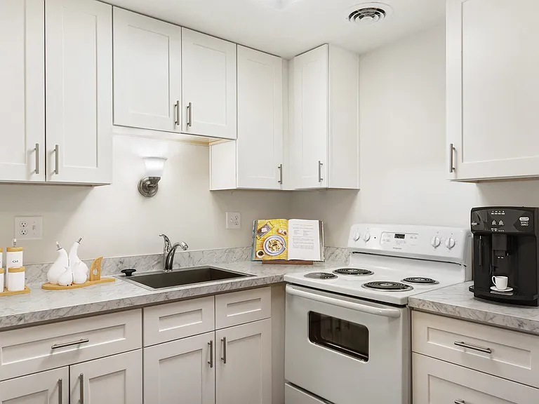 Park View Apartments — Photo 1