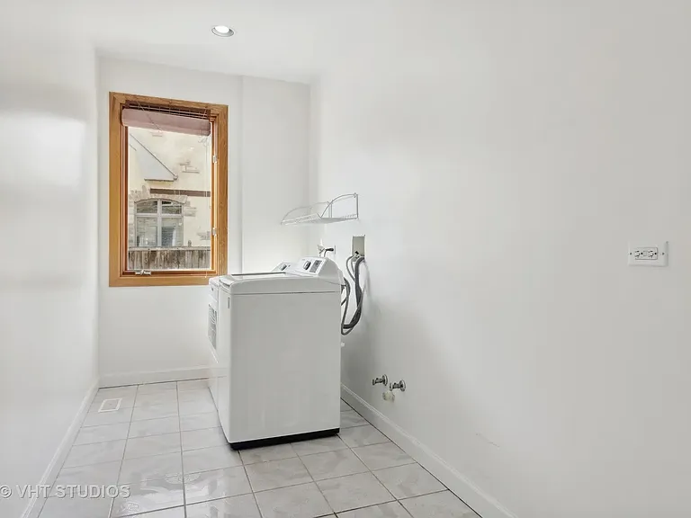 17W234 Massel Ct — Photo 24