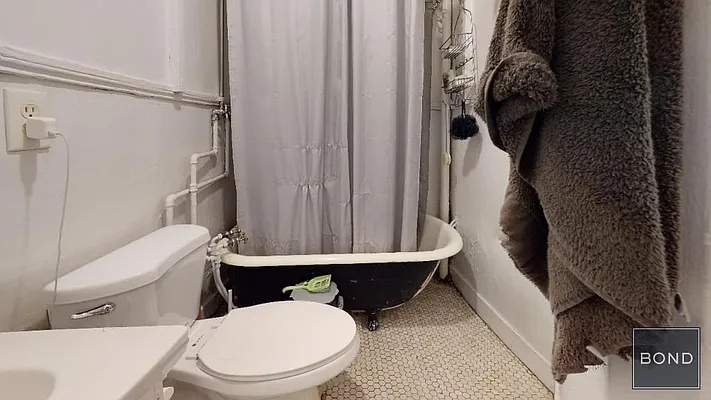 Rented by Bond New York | media 15