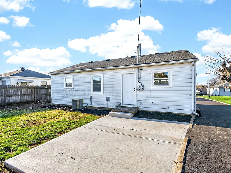 5345 Middlebury Rd — Photo 21