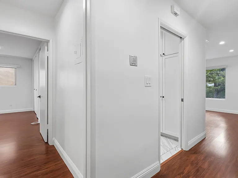 124 N Clark Dr #107 — Photo 11