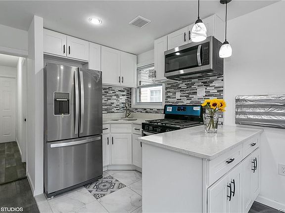 4th image of 2762 Hone Ave