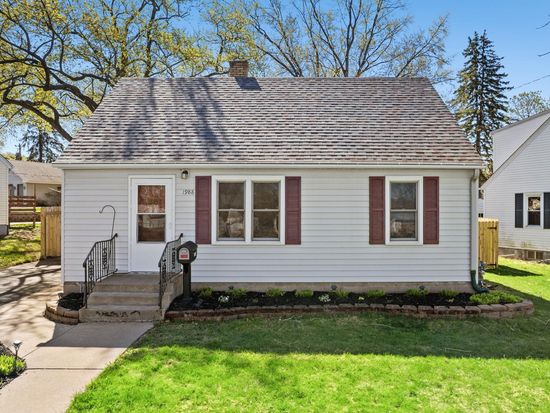 1988 Memory Ln, North Saint Paul, MN 55109