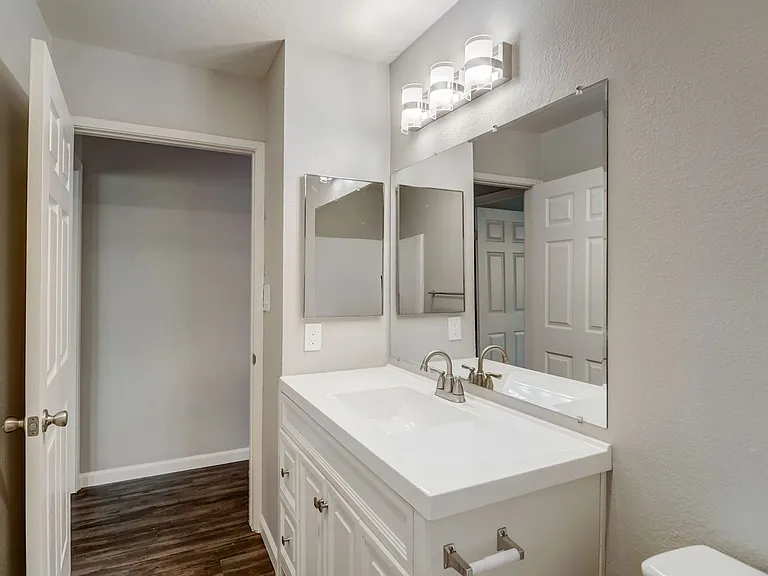 Point Loma Bay Apartments | Coastal Living Near the Beach — Photo 45