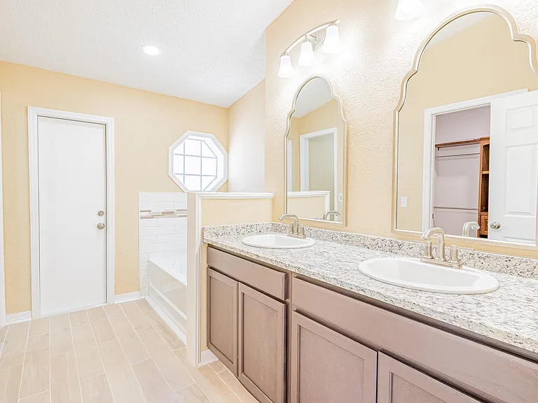 11318 Carabelee Cir — Photo 16