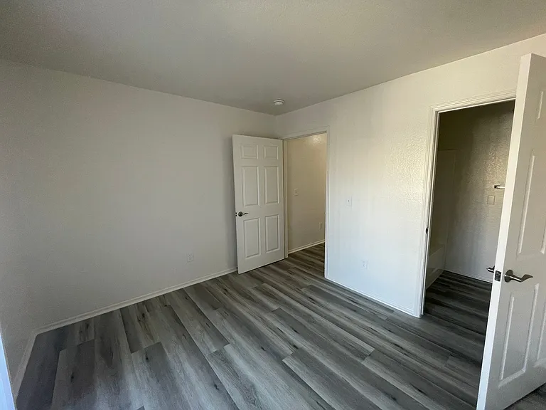 Elm Terrace Apartments — Photo 10