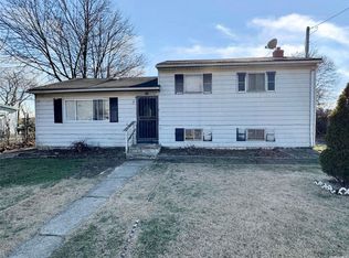 26 Cedar Rd, Amityville, NY 11701