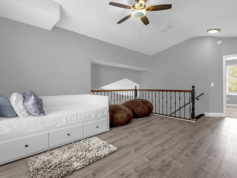 2820 Smithfield Dr — Photo 24