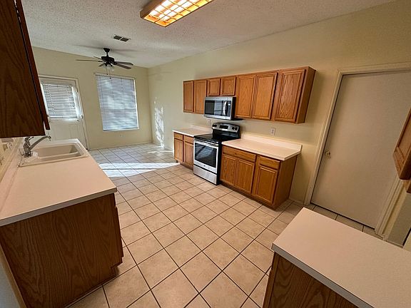 5th image of 305 Sun Meadow Ln