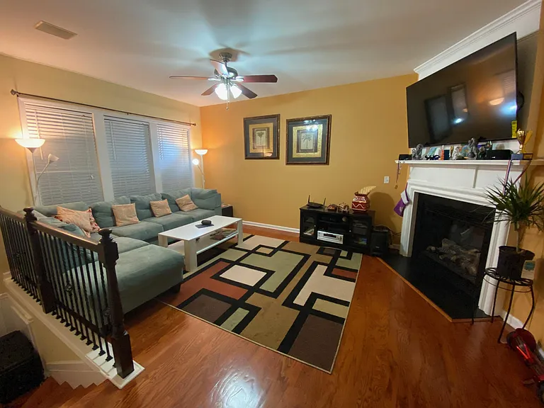 1368 Thornborough Dr — Photo 5