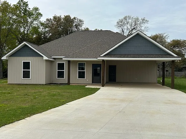 332 Silverstone Cir — Photo 1