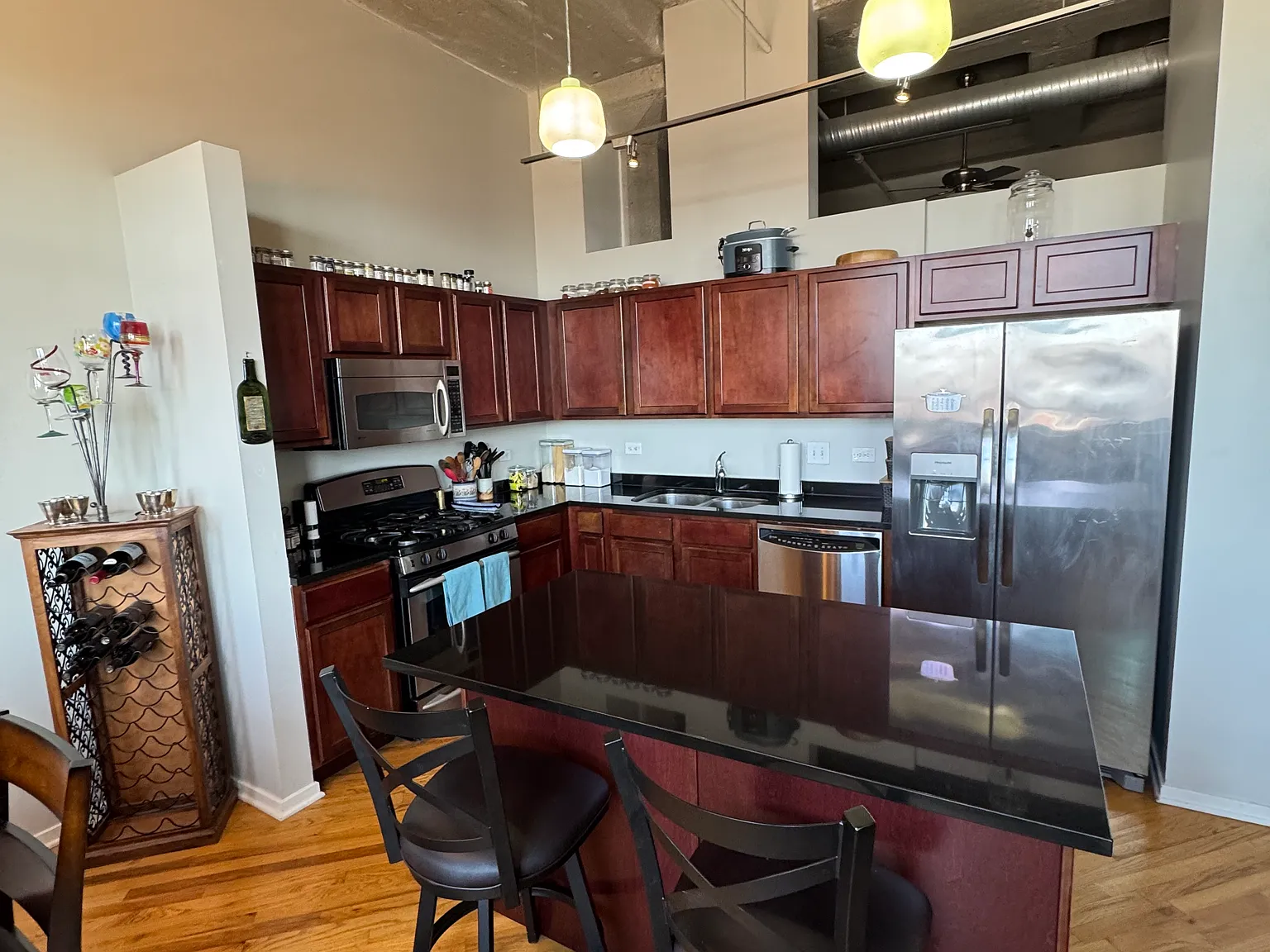 2 bed, 1100 sqft, $2,400 — Photo 4