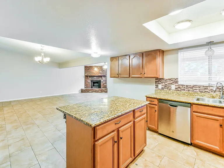 2641 E Isabella Ave — Photo 8