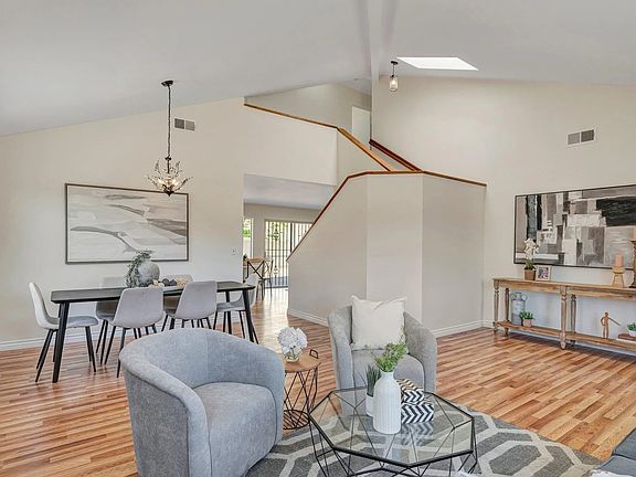 4th image of 7104 Woodshawn Dr