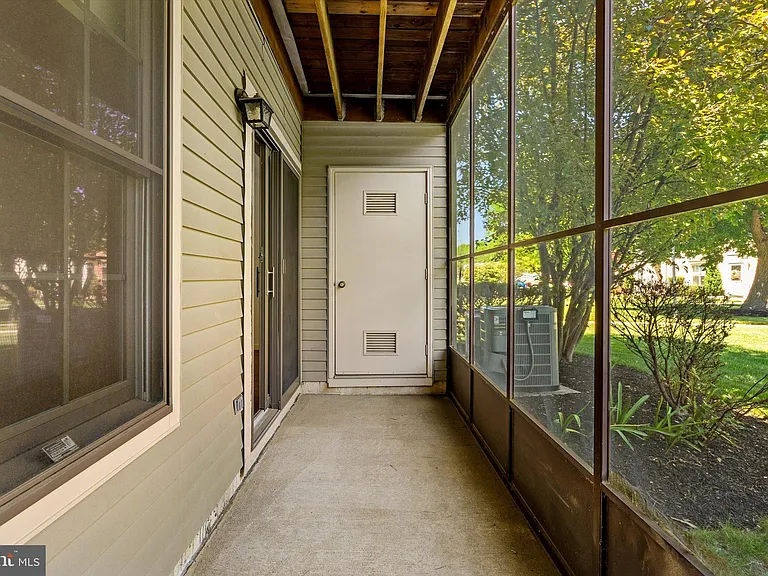 109 Wyndham Pl — Photo 23