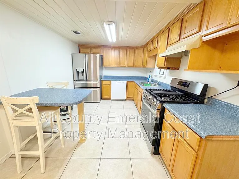 733 Beach Dr — Photo 14