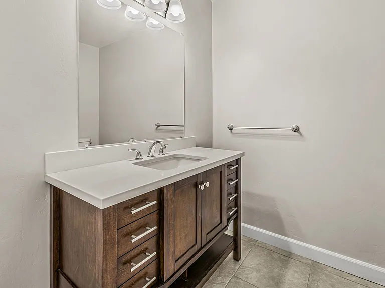 1809 Eastwood Ln — Photo 9