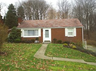 3 Suffolk Dr, Coraopolis, PA 15108