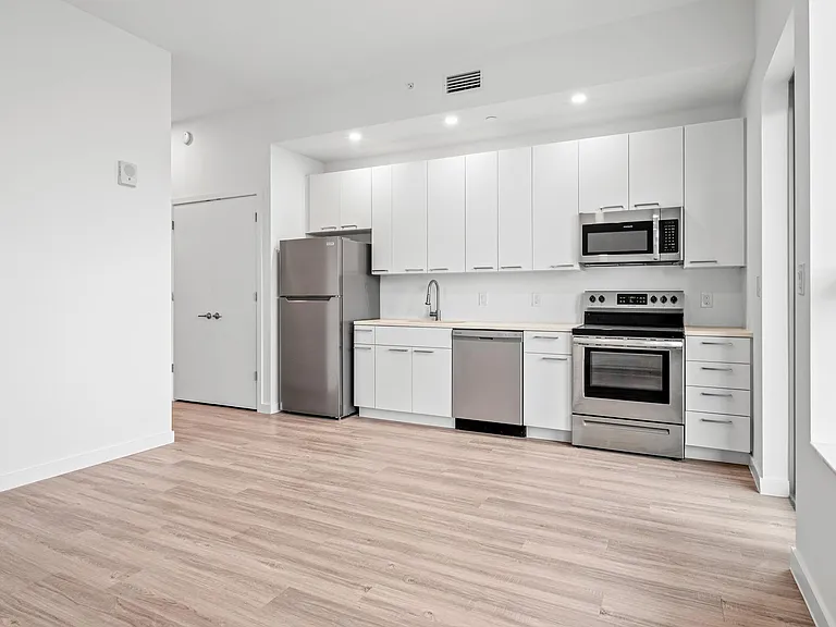 Park West — Photo 35