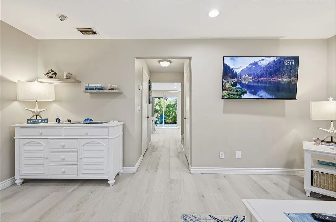 2 bed, 2.5 bath, 1460 sqft, $3,000 — Photo 4