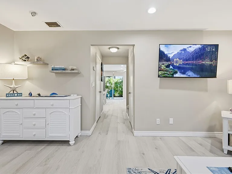 4019 Silver Palm Dr #8 — Photo 4