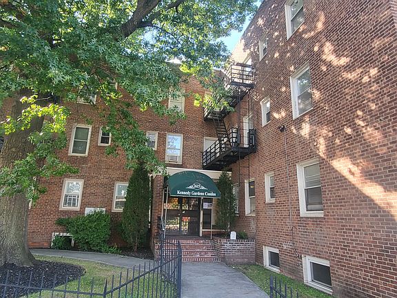 3rd image of 2615 Kennedy Blvd #204