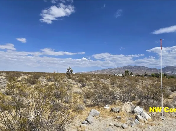 8001 Fairlane Rd, Lucerne Valley, CA 92356