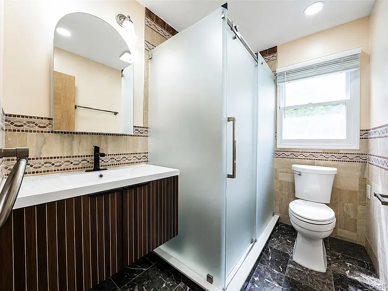 2 Berkeley Pl — Photo 13