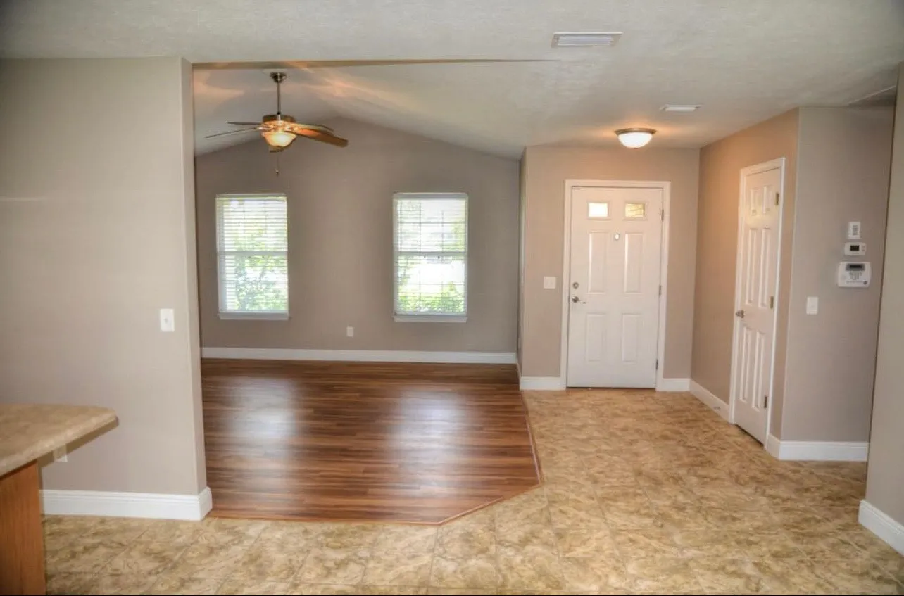 3 bed, 1342 sqft, $1,950 — Photo 3