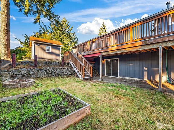 4th image of 3300 Madrona Drive SE