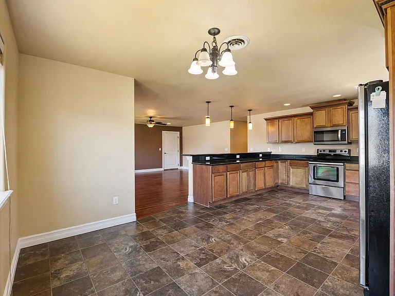 547 S Bayside St — Photo 5