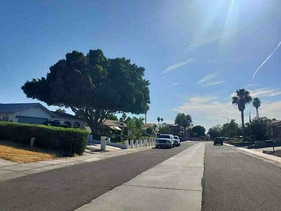 Exterior Neighborhood (street photo)