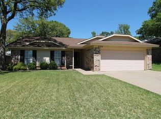 2123 Reverchon Dr, Arlington, TX 76017