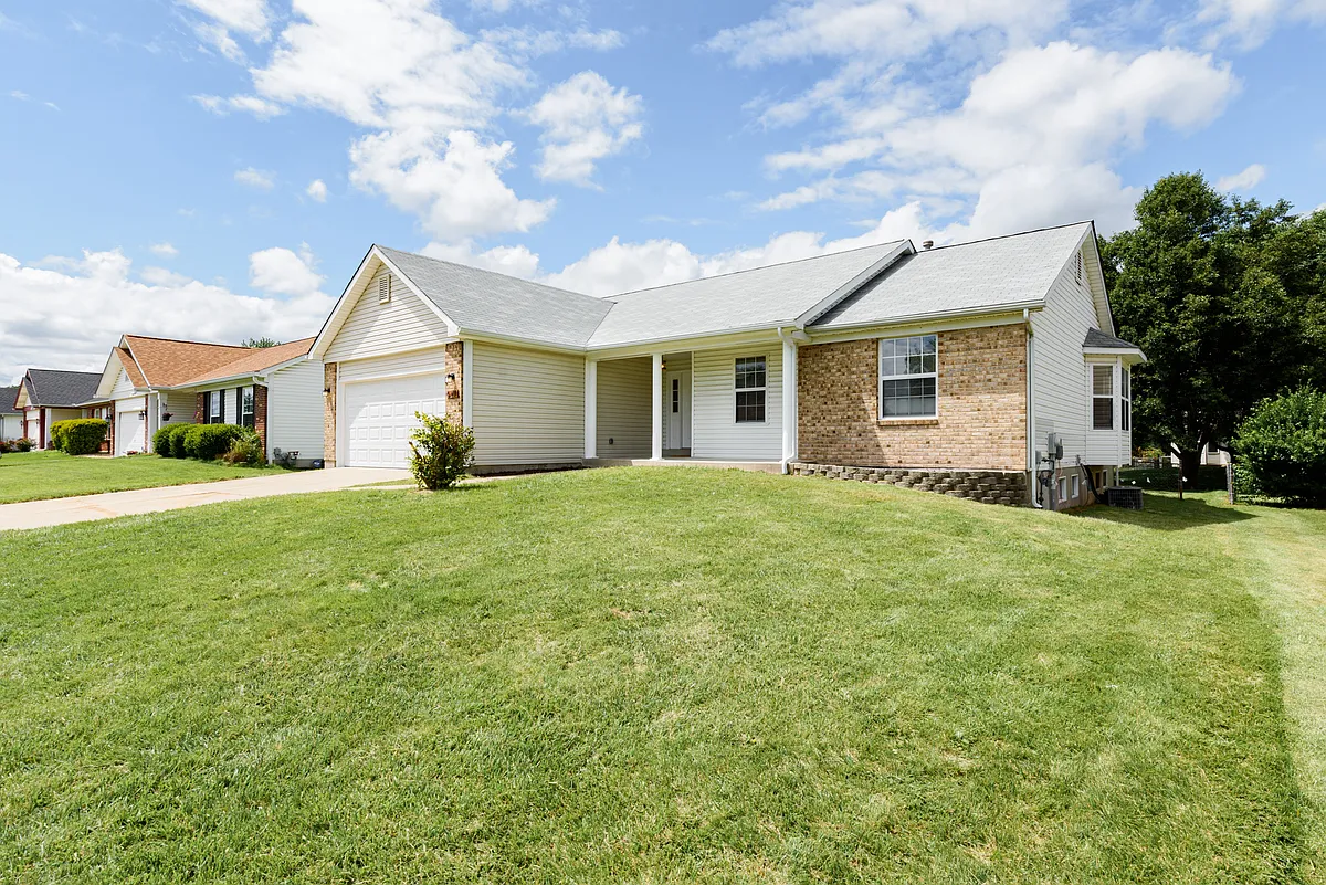 Building Photo - 429 Slusser Ln