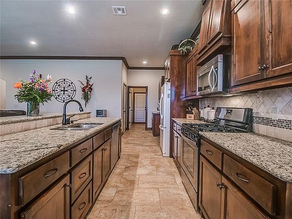 5th image of 2817 Melina Dr