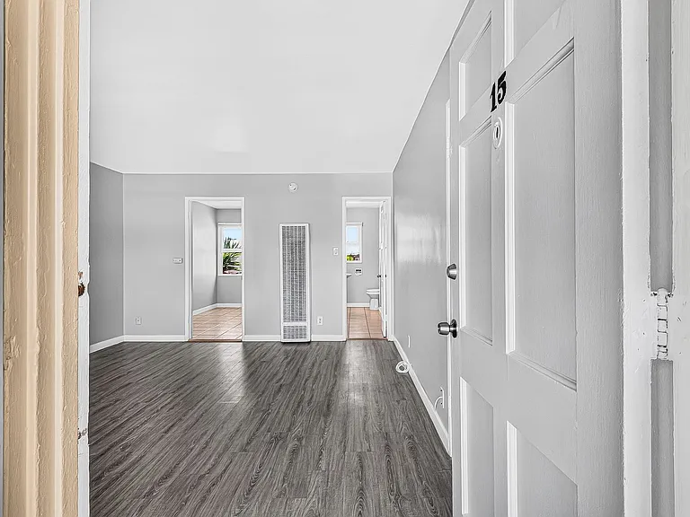 445 W 15th St — Photo 25