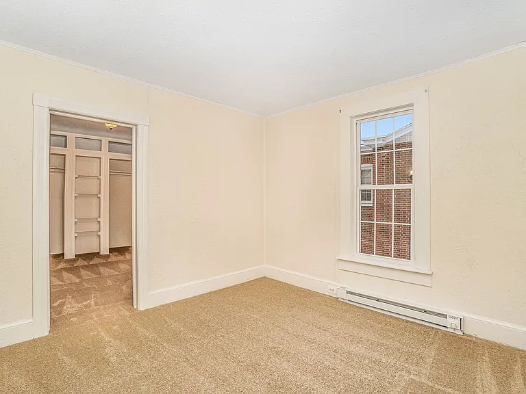 136 N Potomac St — Photo 13