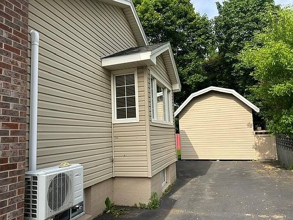 3rd image of 29 Hayward Ct
